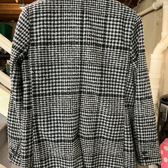 Old Navy Black & White Houndstooth Coat - Size Medium ๐ค๐ค - Picture 2 of 3